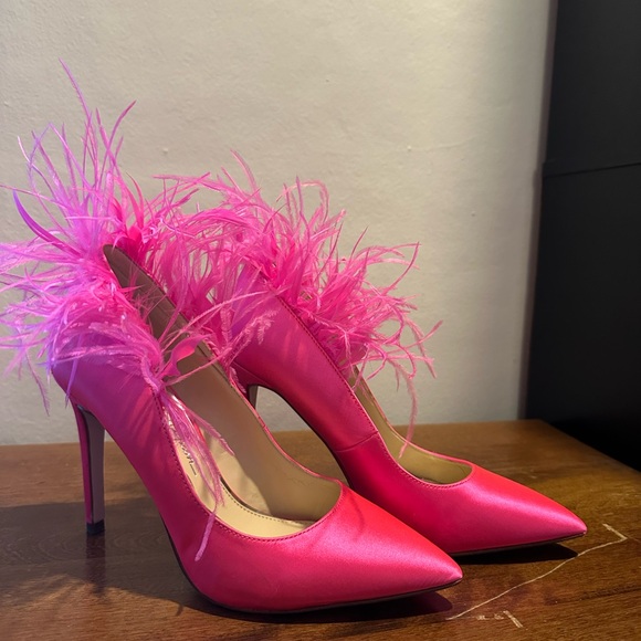 Jessica Simpson Vibrant Pink Feathered Heels - Picture 1 of 6